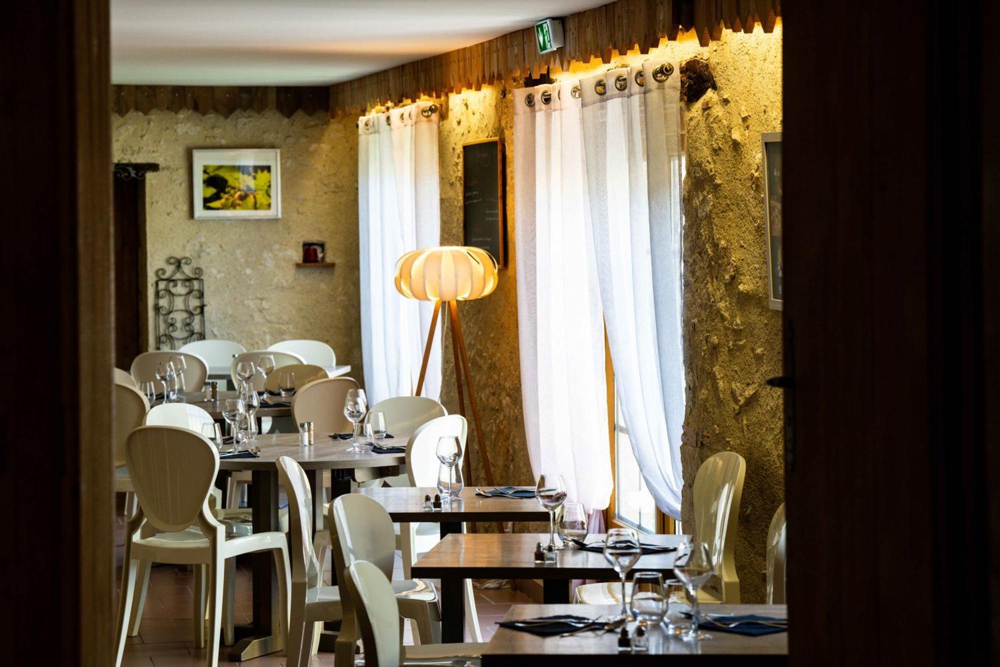 Logis L'Auberge De Larressingle ภายนอก รูปภาพ